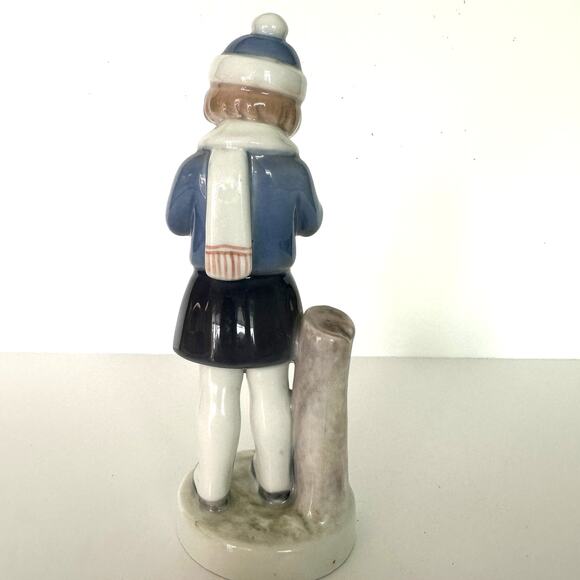 Royal Copenhagen March Girl w/ Posy Figurine Months of the Year Collection 4525 - Picture 4 of 7